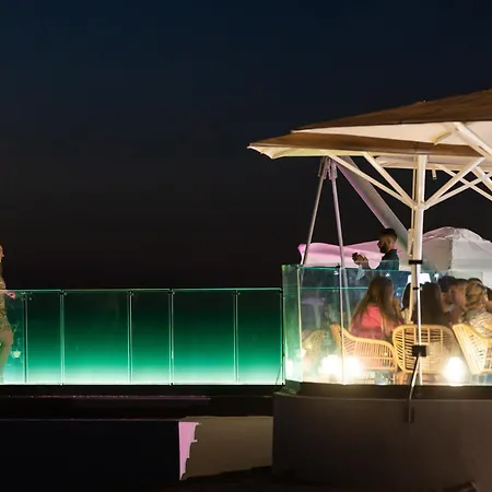 Eden Window To The Sea דירה