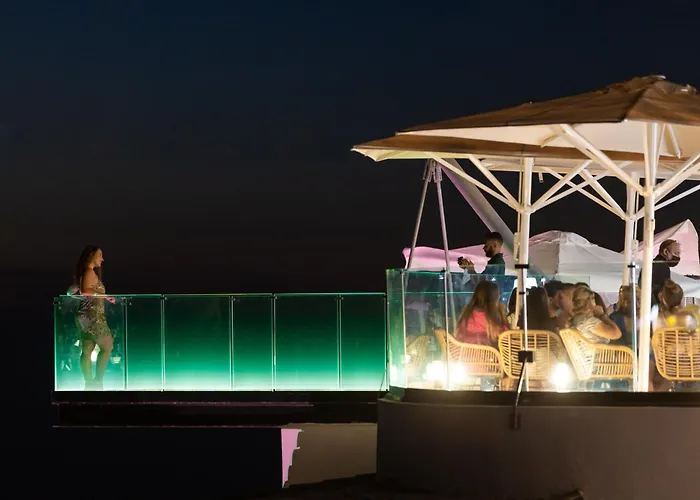 Eden Window To The Sea شقة